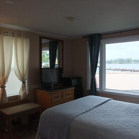 Hills Motel & Marina Alexandria Bay Bagian luar foto